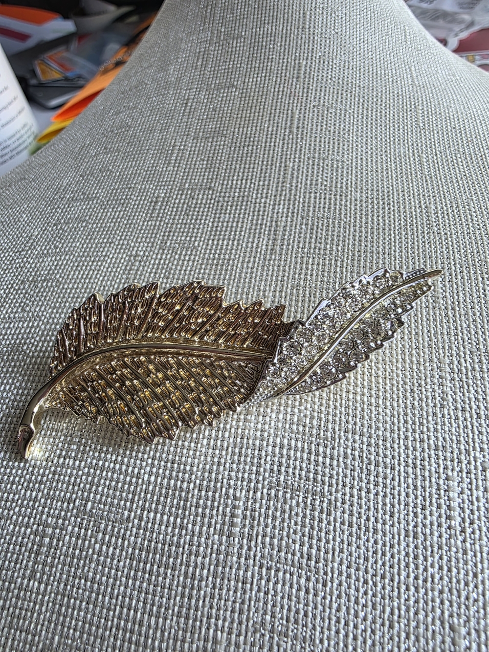 Vintage 1961 Sarah Coventry "Fashion Leaf" Gold-Tone Rhinestone Brooch Pin - Picture 2 of 7